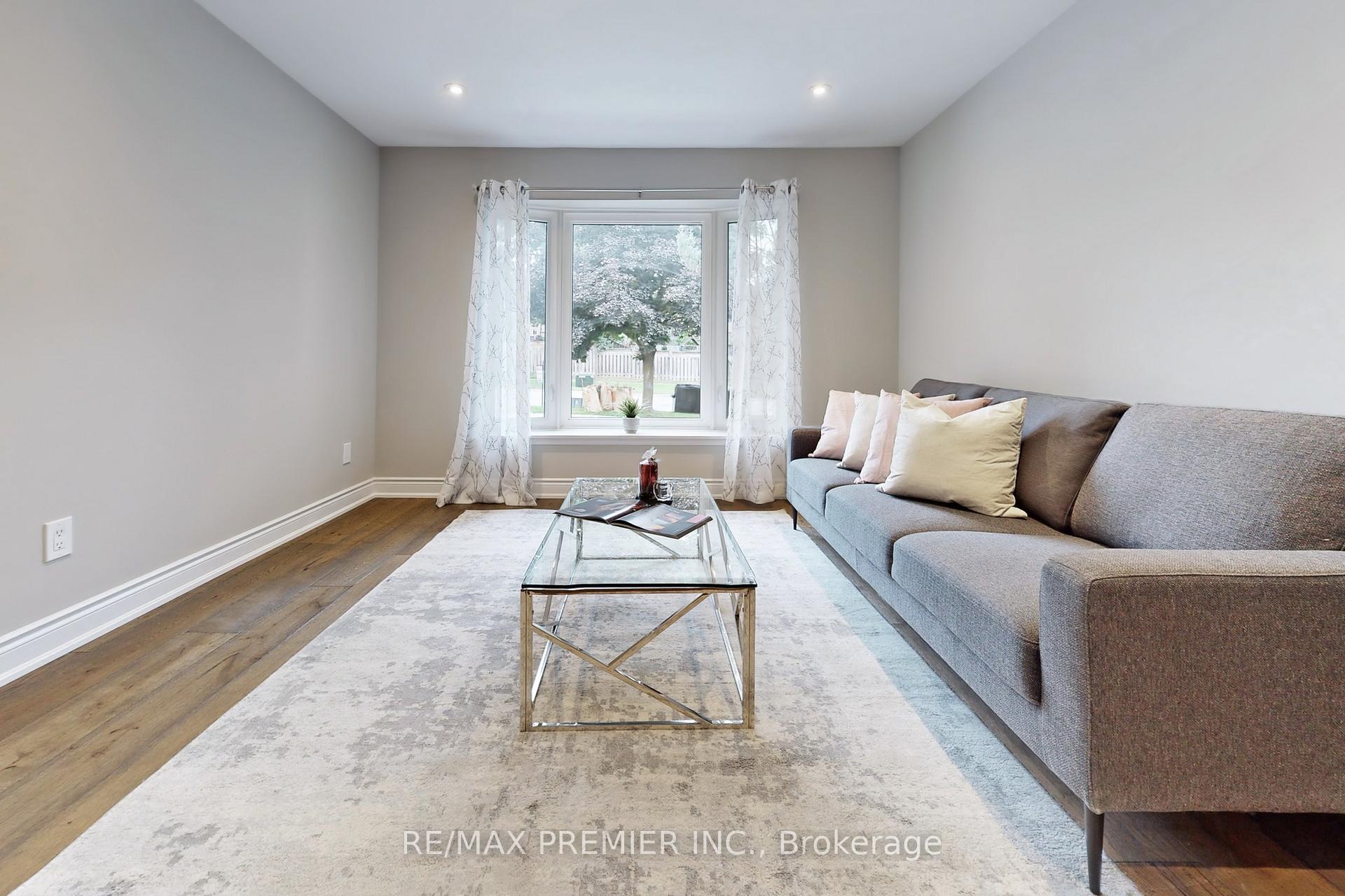 Photo 6 of 145 Fox Run, Barrie, Letitia Heights — HOMEH