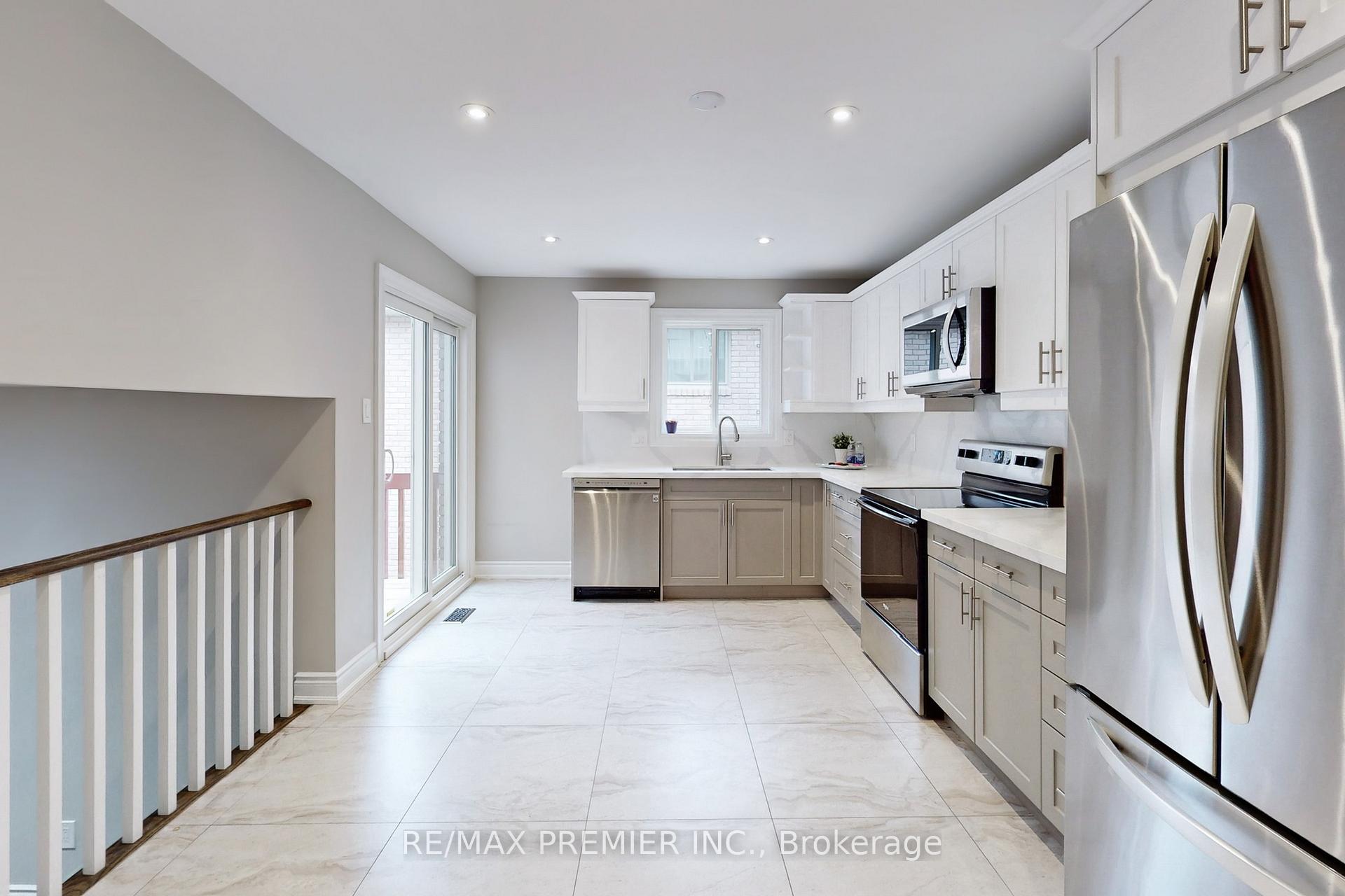 Photo 13 of 145 Fox Run, Barrie, Letitia Heights — HOMEH