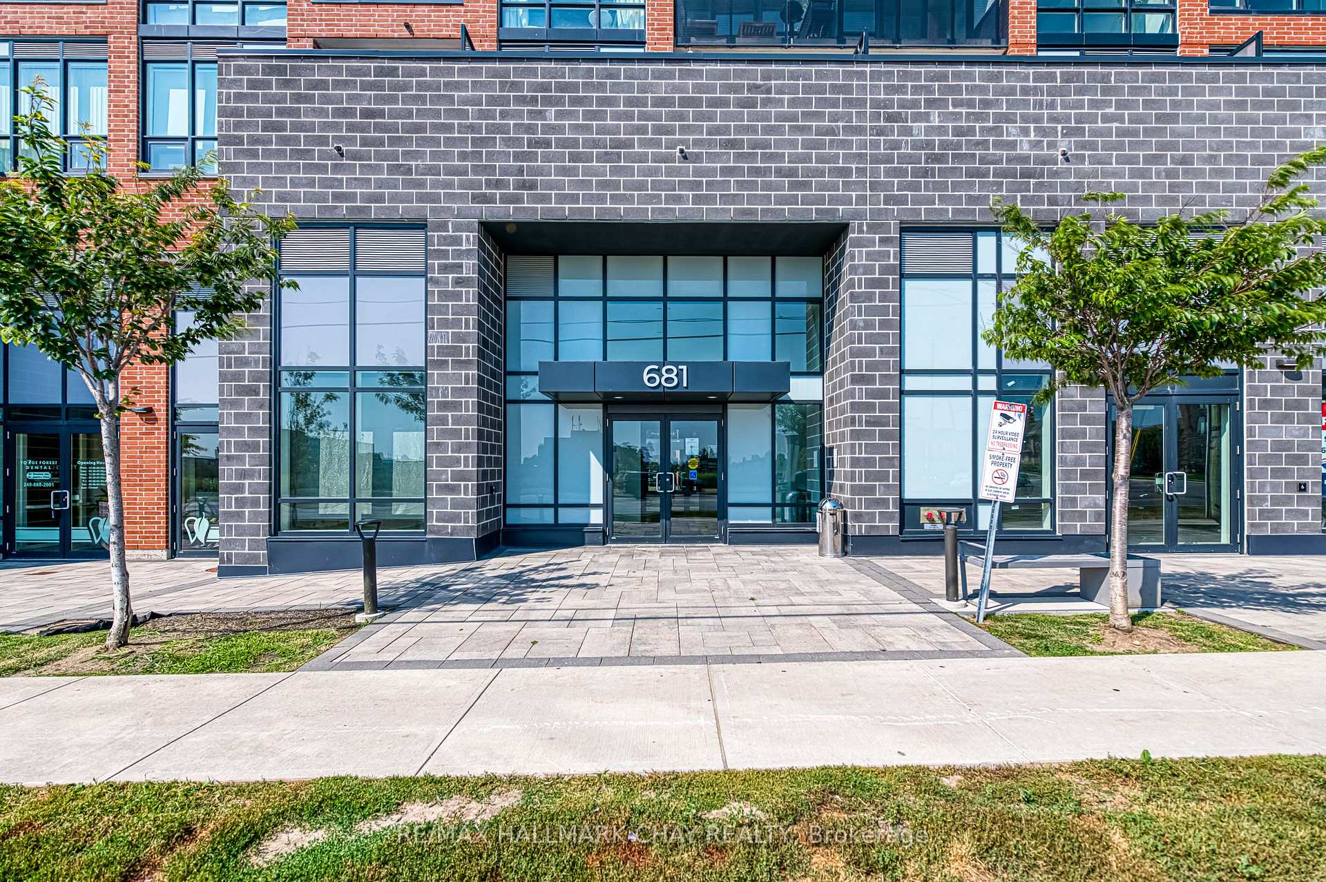Photo 2 of Unit 217, 681 Yonge Street N, Barrie, Painswick South — HOMEH