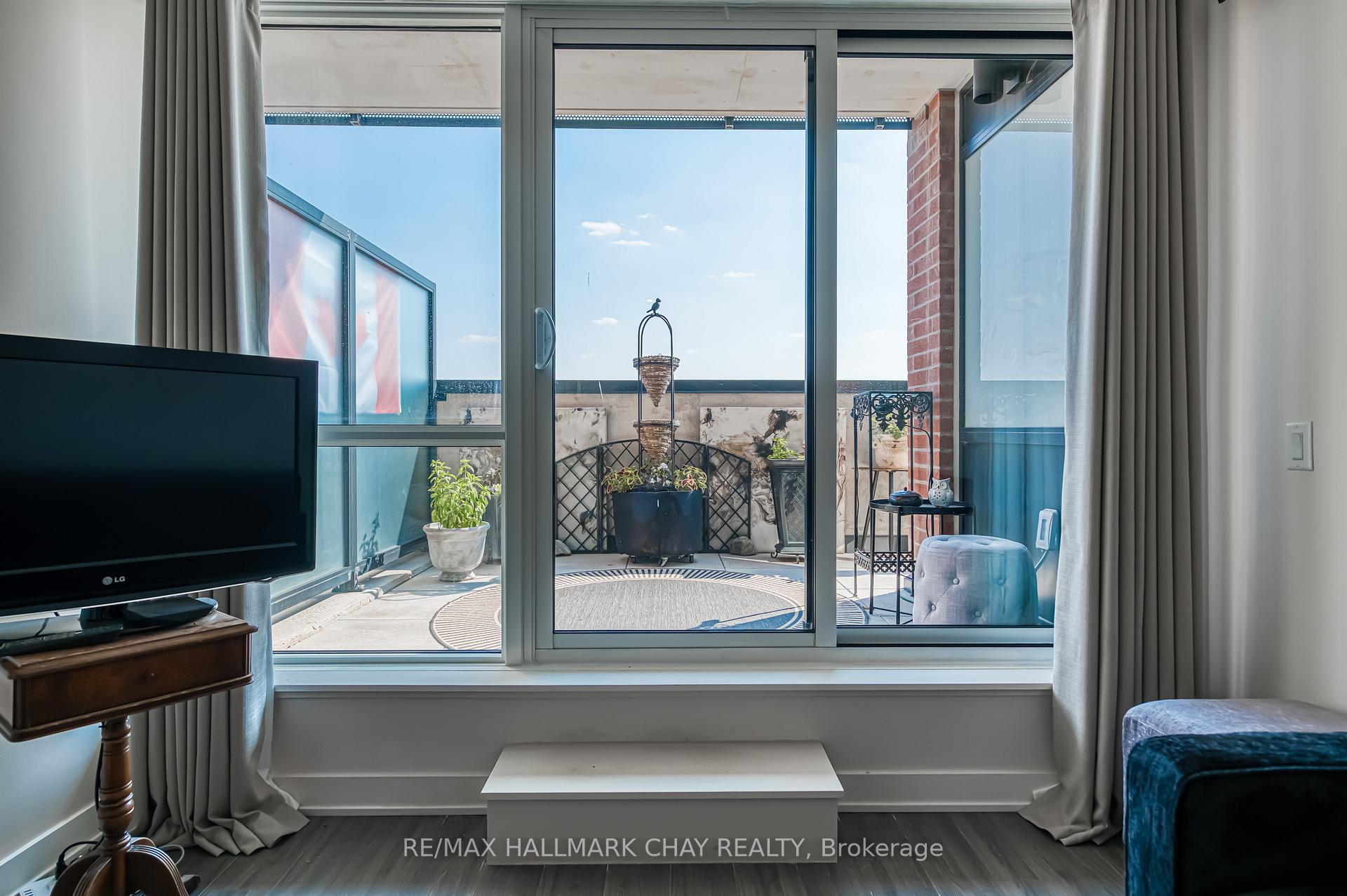 Photo 9 of Unit 217, 681 Yonge Street N, Barrie, Painswick South — HOMEH