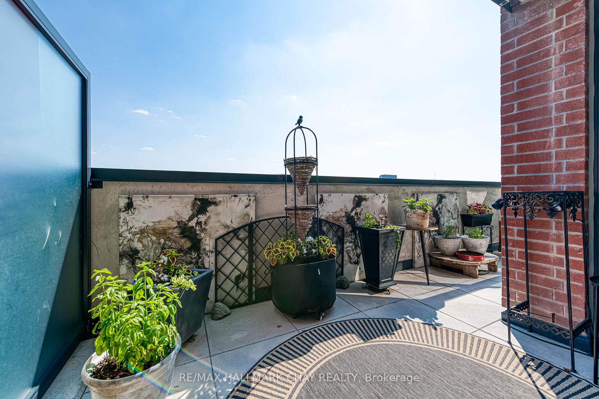 Photo 17 of Unit 217, 681 Yonge Street N, Barrie, Painswick South — HOMEH