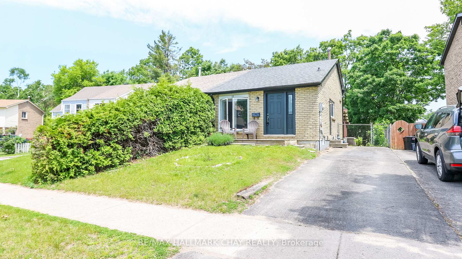 Photo 2 of 21 Scott Crescent, Barrie, Letitia Heights — HOMEH