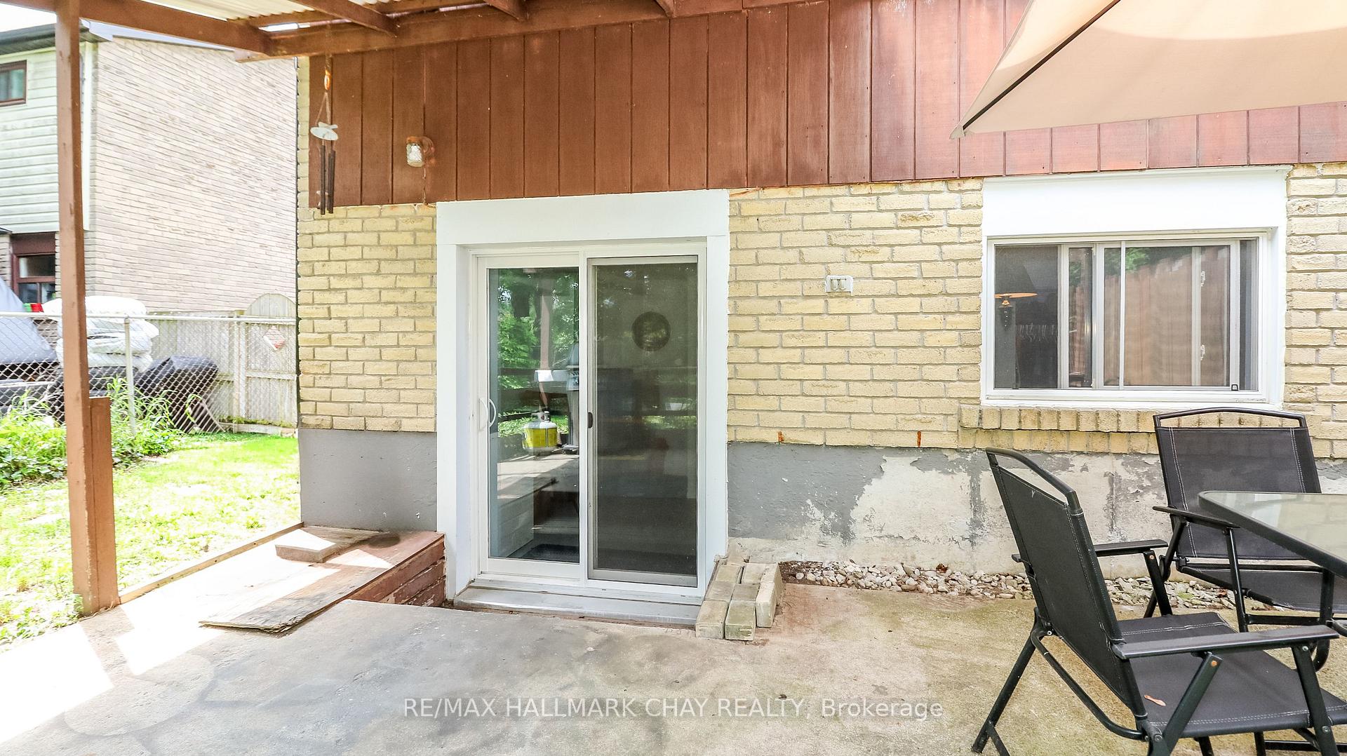Photo 8 of 21 Scott Crescent, Barrie, Letitia Heights — HOMEH