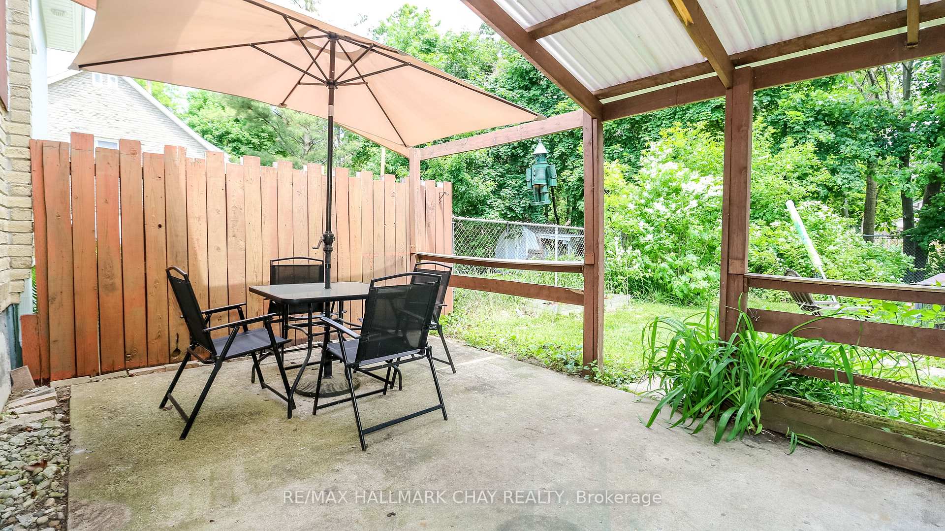 Photo 9 of 21 Scott Crescent, Barrie, Letitia Heights — HOMEH