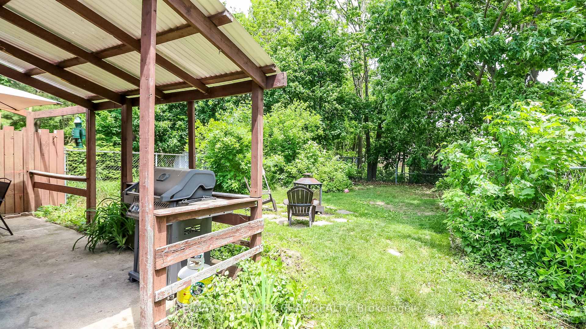 Photo 11 of 21 Scott Crescent, Barrie, Letitia Heights — HOMEH