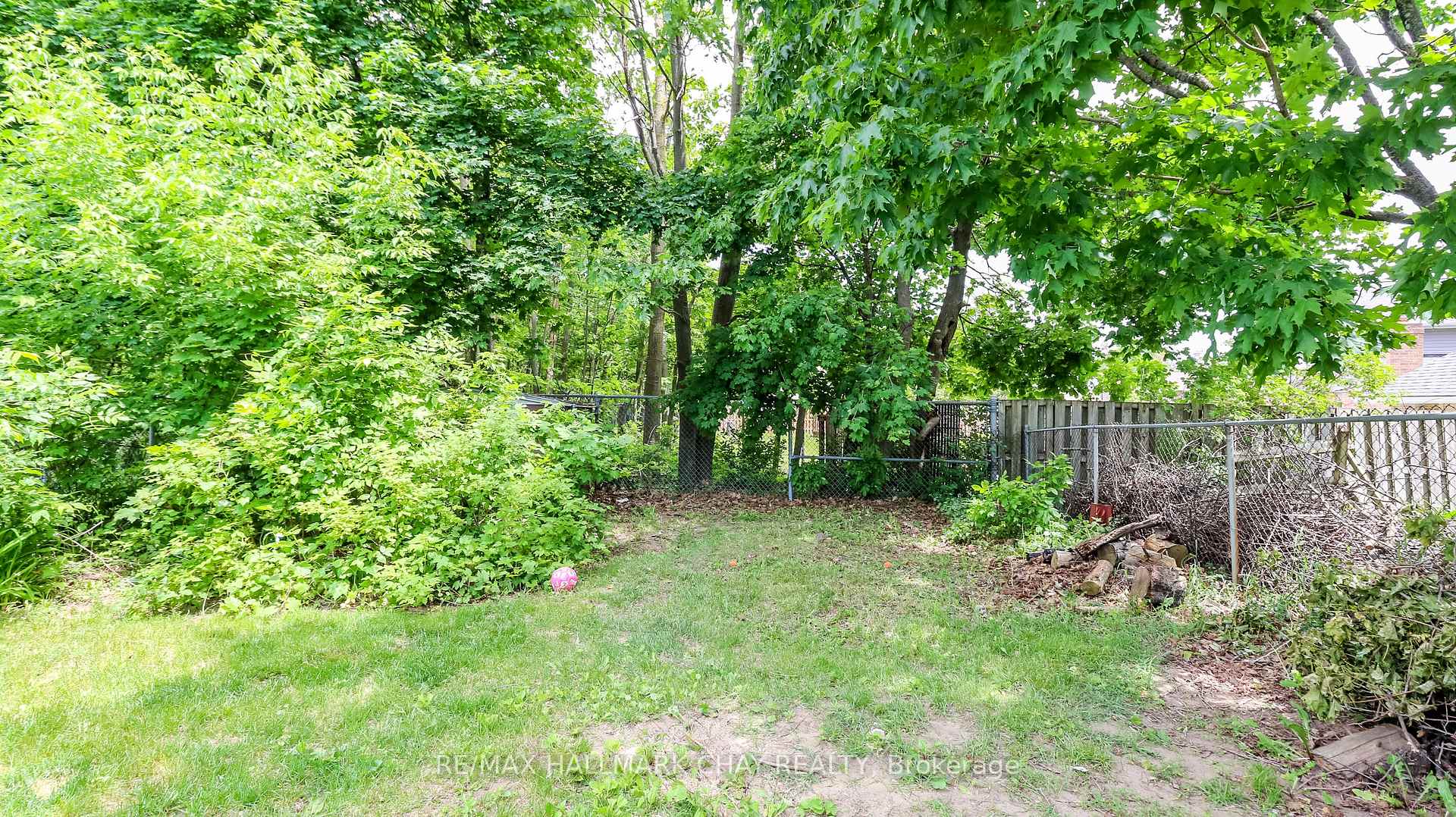 Photo 12 of 21 Scott Crescent, Barrie, Letitia Heights — HOMEH