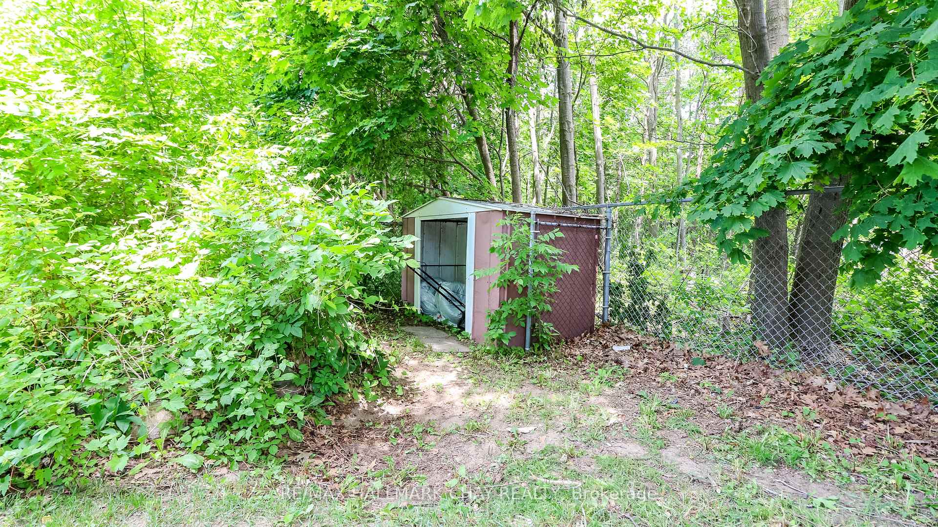 Photo 15 of 21 Scott Crescent, Barrie, Letitia Heights — HOMEH