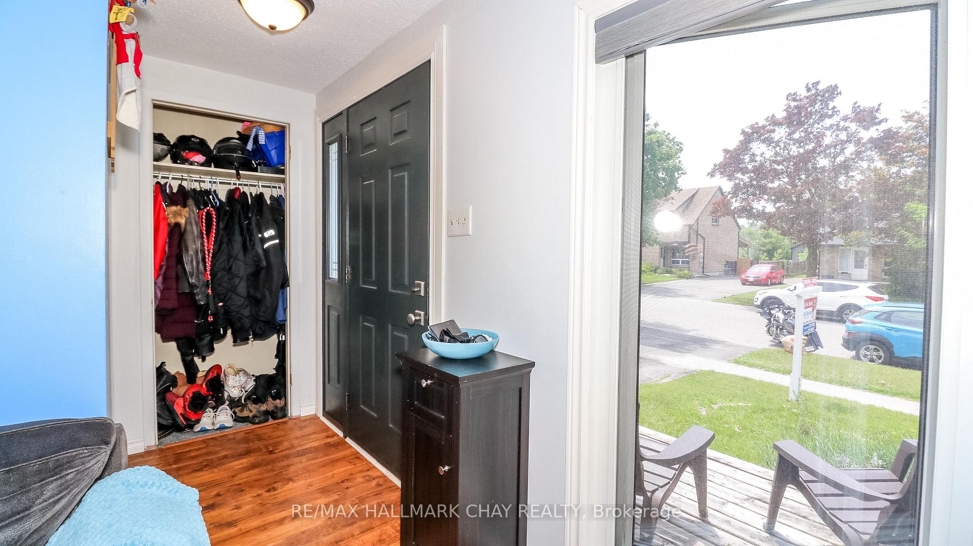 Photo 17 of 21 Scott Crescent, Barrie, Letitia Heights — HOMEH