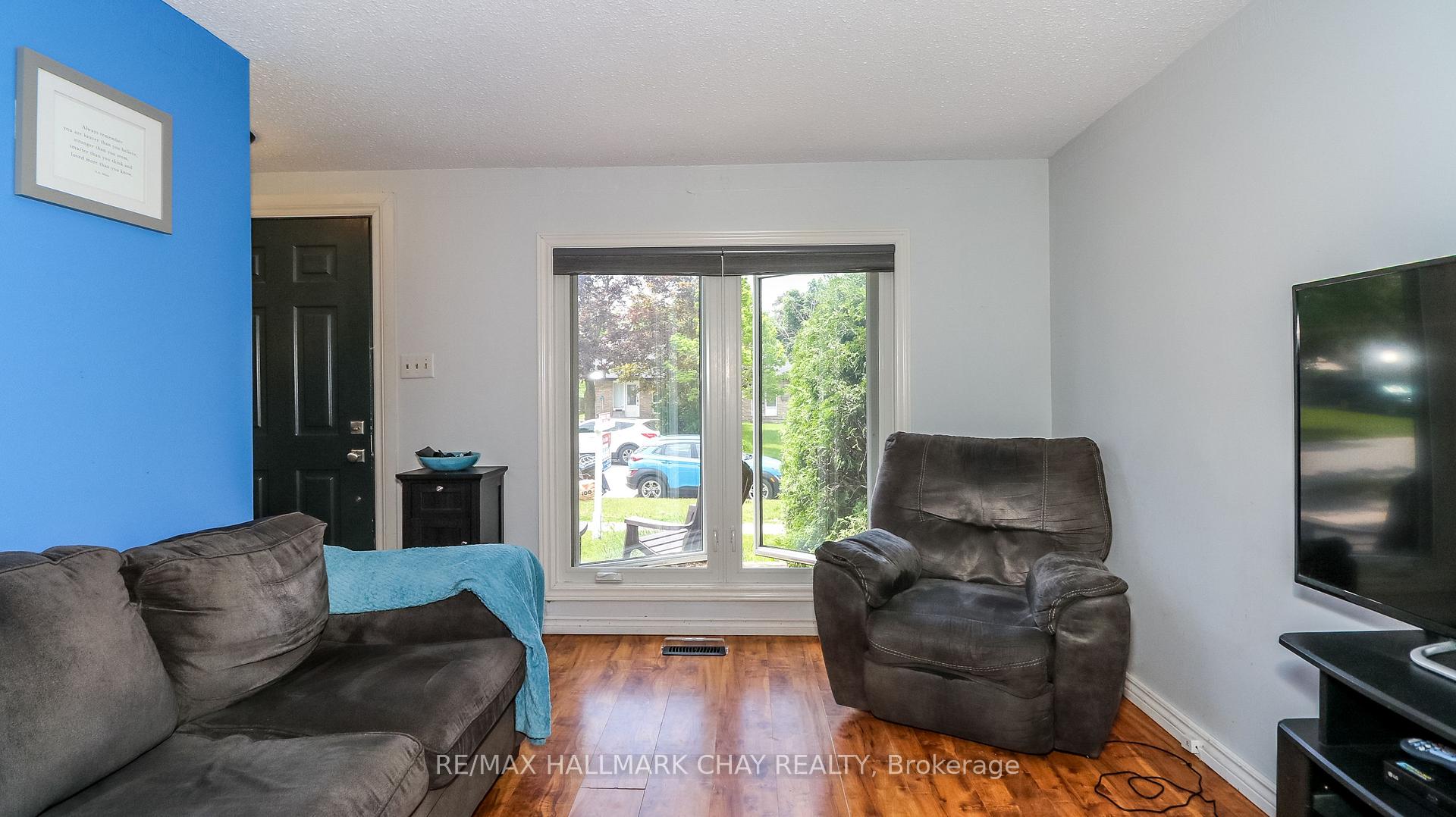 Photo 20 of 21 Scott Crescent, Barrie, Letitia Heights — HOMEH