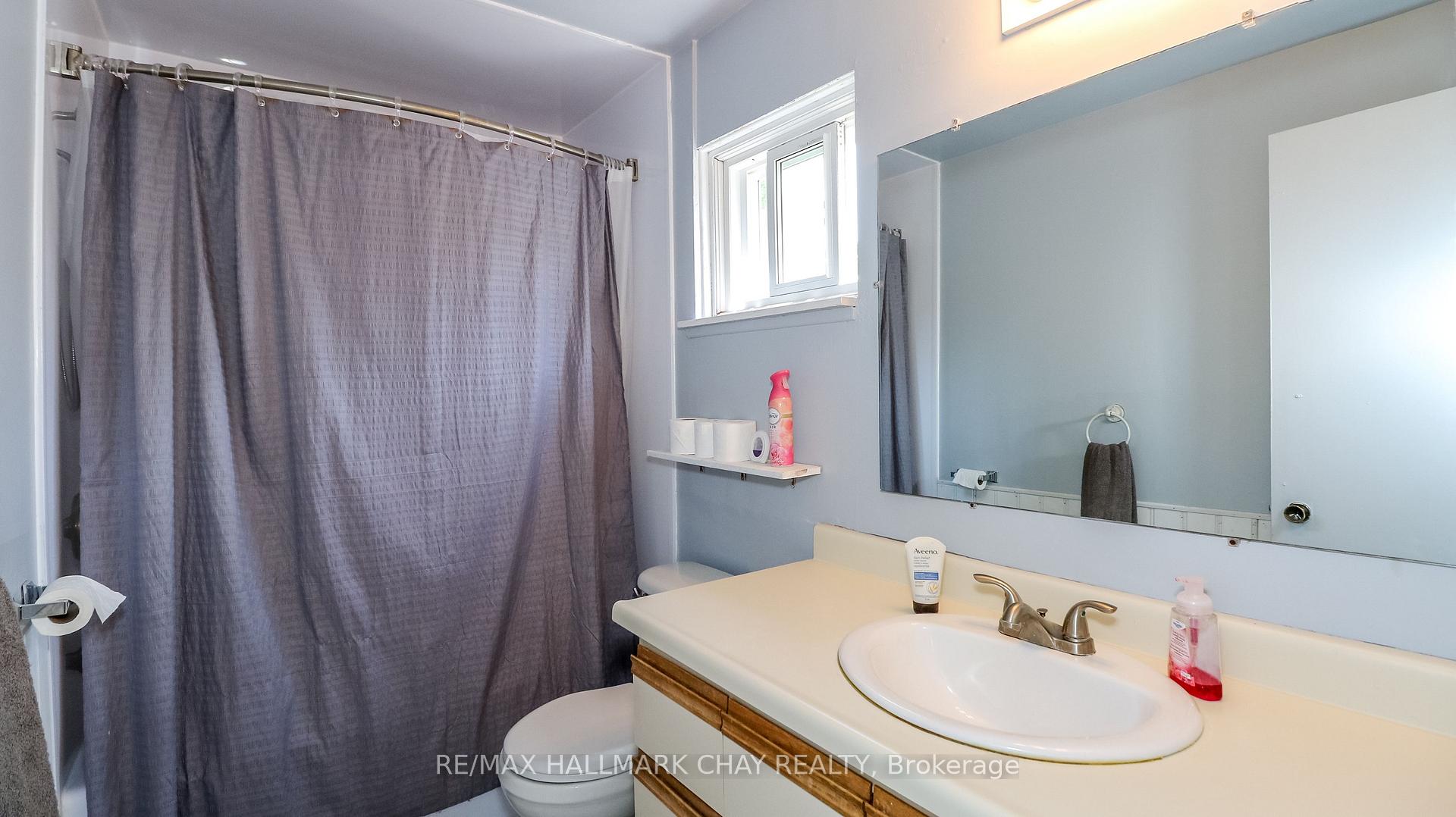 Photo 31 of 21 Scott Crescent, Barrie, Letitia Heights — HOMEH