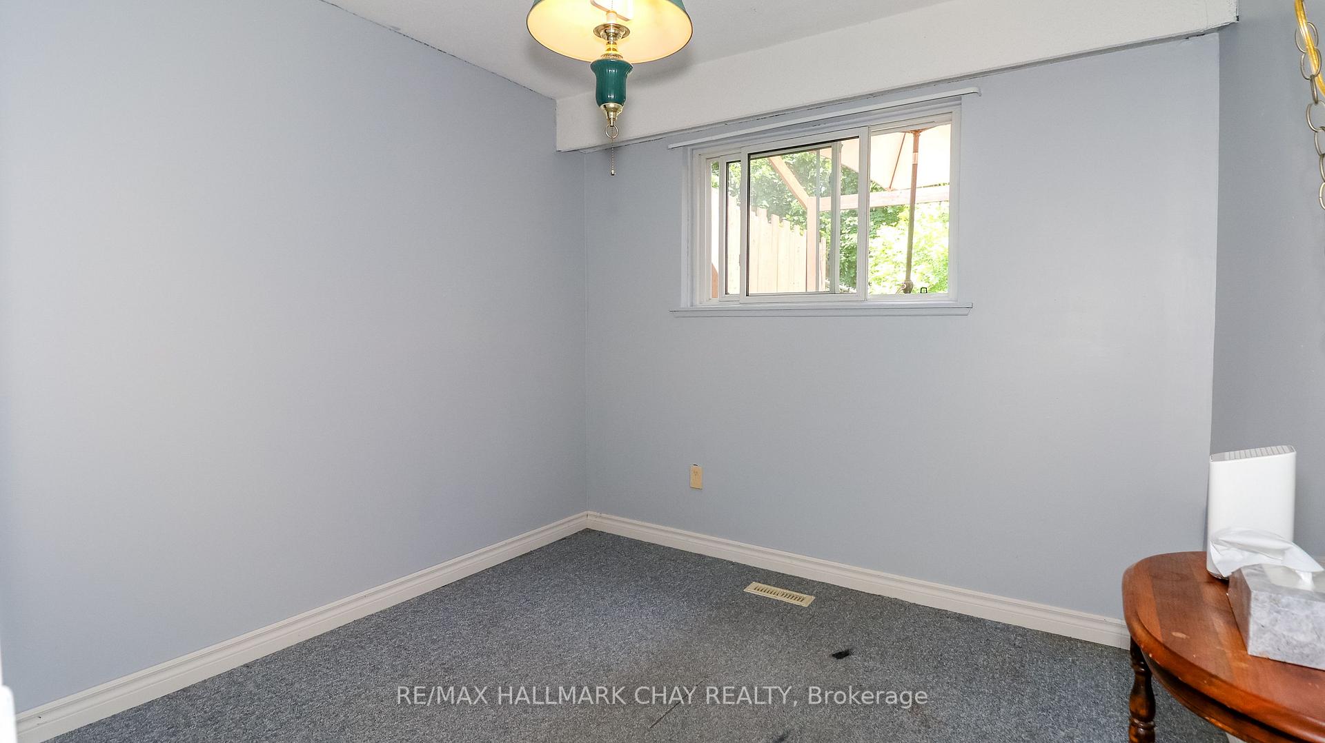 Photo 32 of 21 Scott Crescent, Barrie, Letitia Heights — HOMEH
