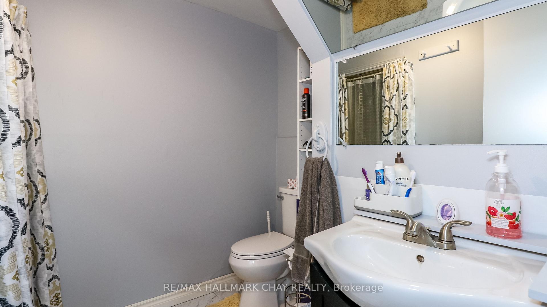 Photo 38 of 21 Scott Crescent, Barrie, Letitia Heights — HOMEH