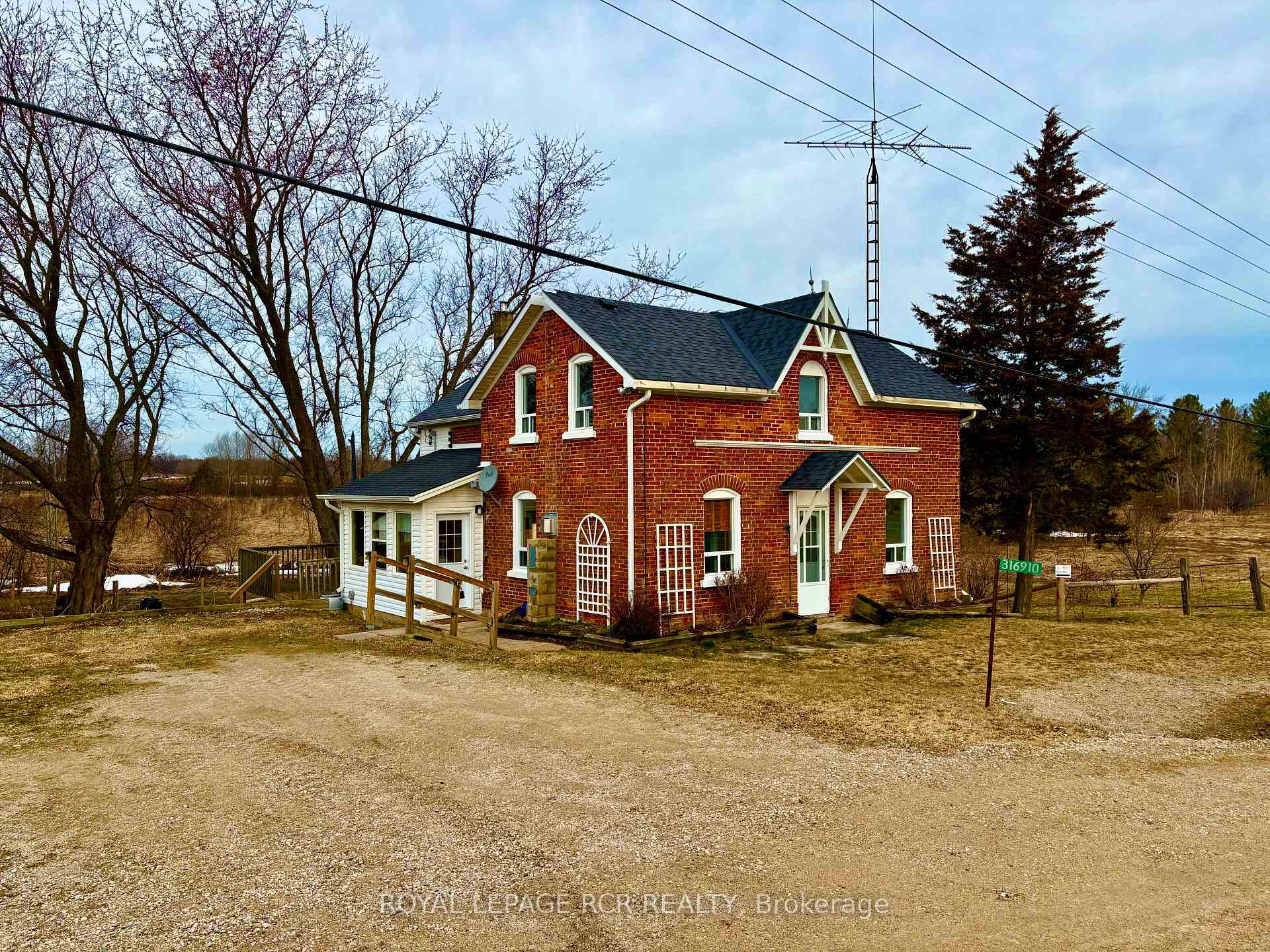 Photo 2 of 316910 Highway 6, Chatsworth — HOMEH
