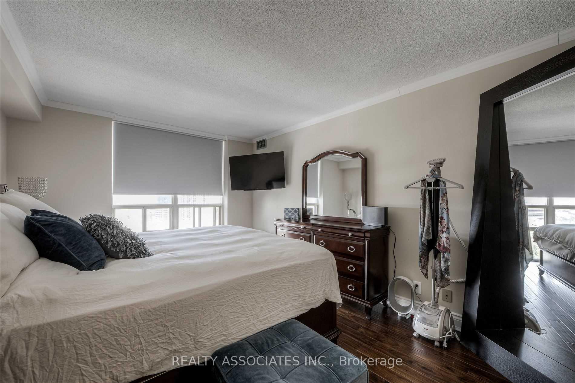 Photo 4 of Unit 2006, 215 Wynford Drive, Toronto, Flemingdon Park — HOMEH