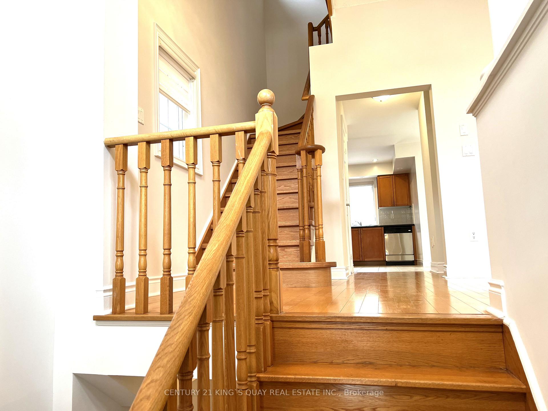 Photo 2 of 184 Legends Way, Markham, Unionville — HOMEH