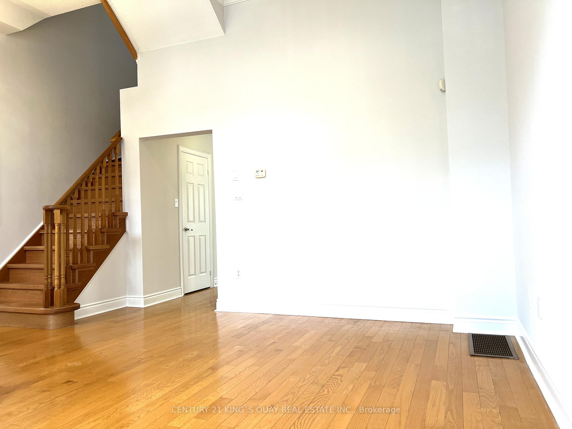 Photo 6 of 184 Legends Way, Markham, Unionville — HOMEH
