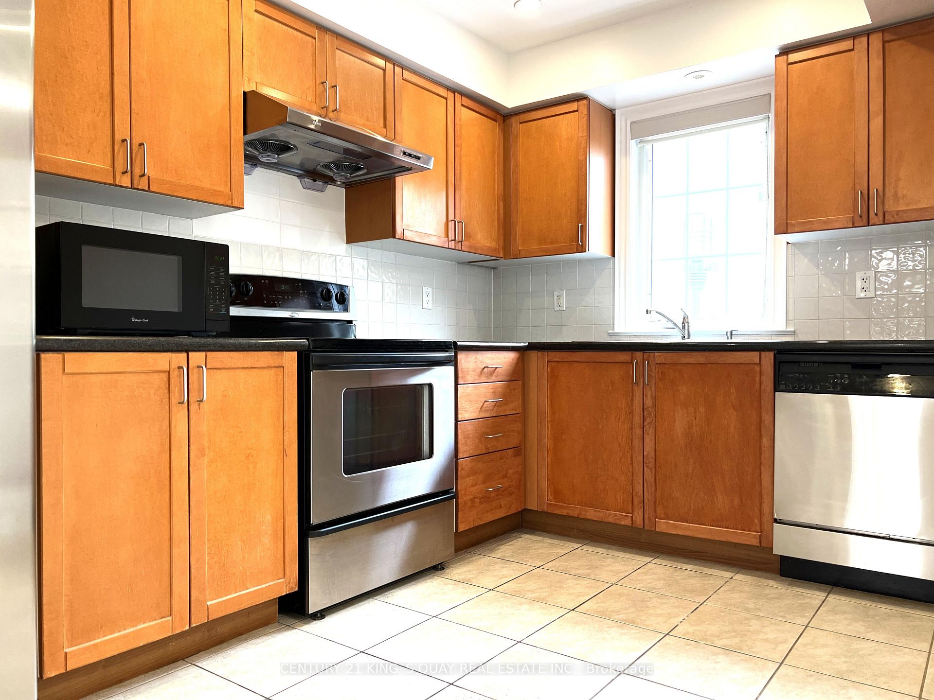 Photo 10 of 184 Legends Way, Markham, Unionville — HOMEH