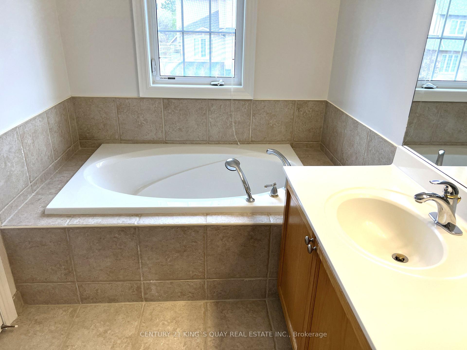 Photo 28 of 184 Legends Way, Markham, Unionville — HOMEH