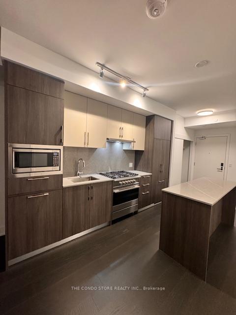Front of Unit 409, 8 Manor Road W