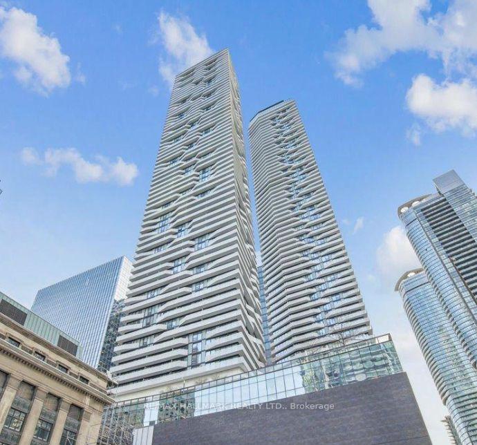 Front of Unit 5803, 88 Harbour Street