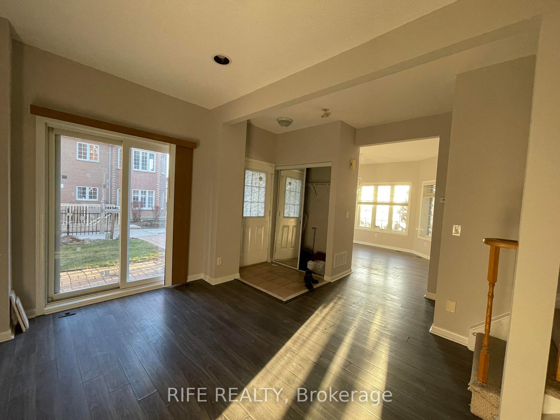 Photo 4 of Unit 1, 2 Alpen Way, Markham, Unionville — HOMEH