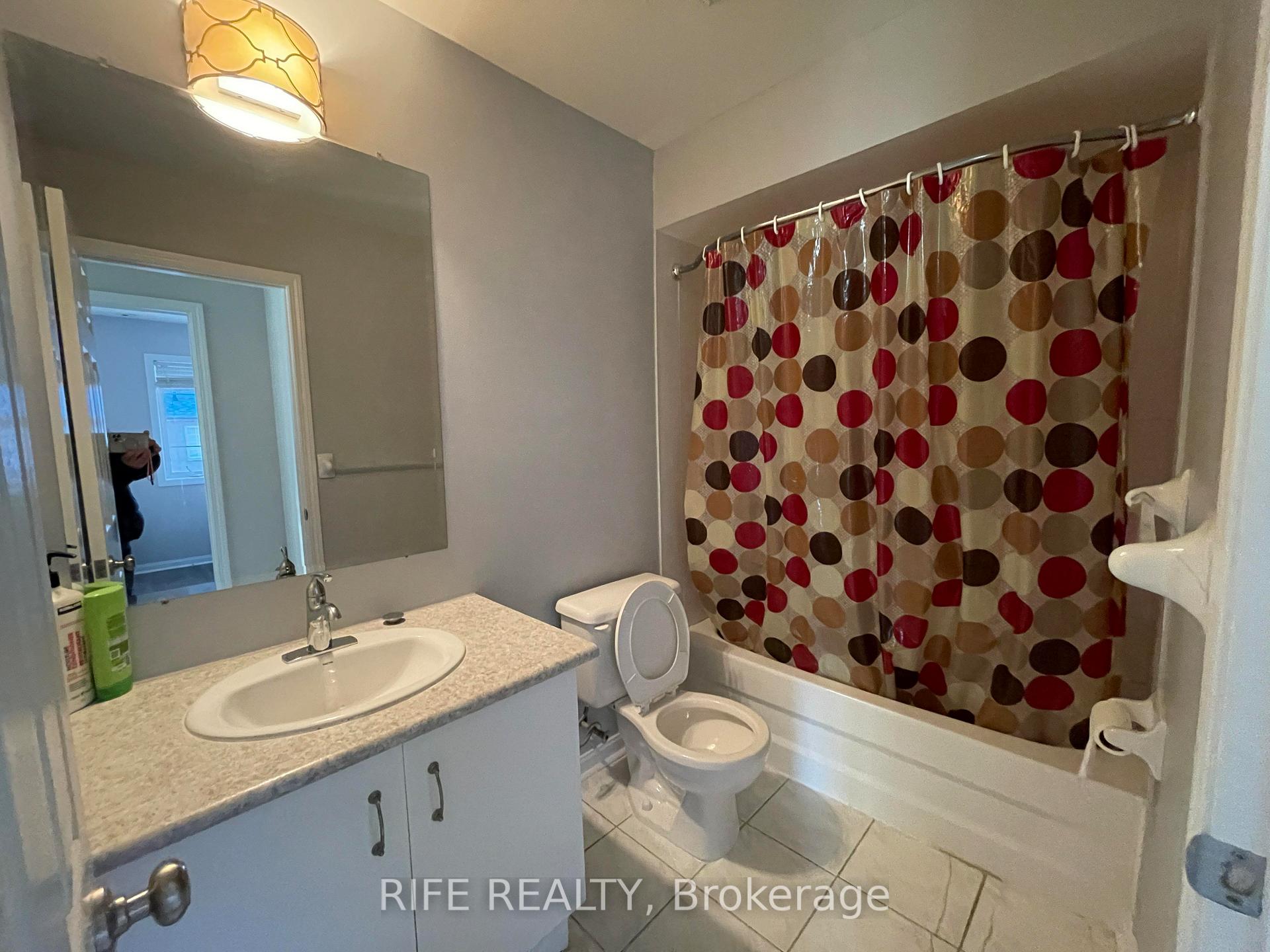 Photo 7 of Unit 1, 2 Alpen Way, Markham, Unionville — HOMEH