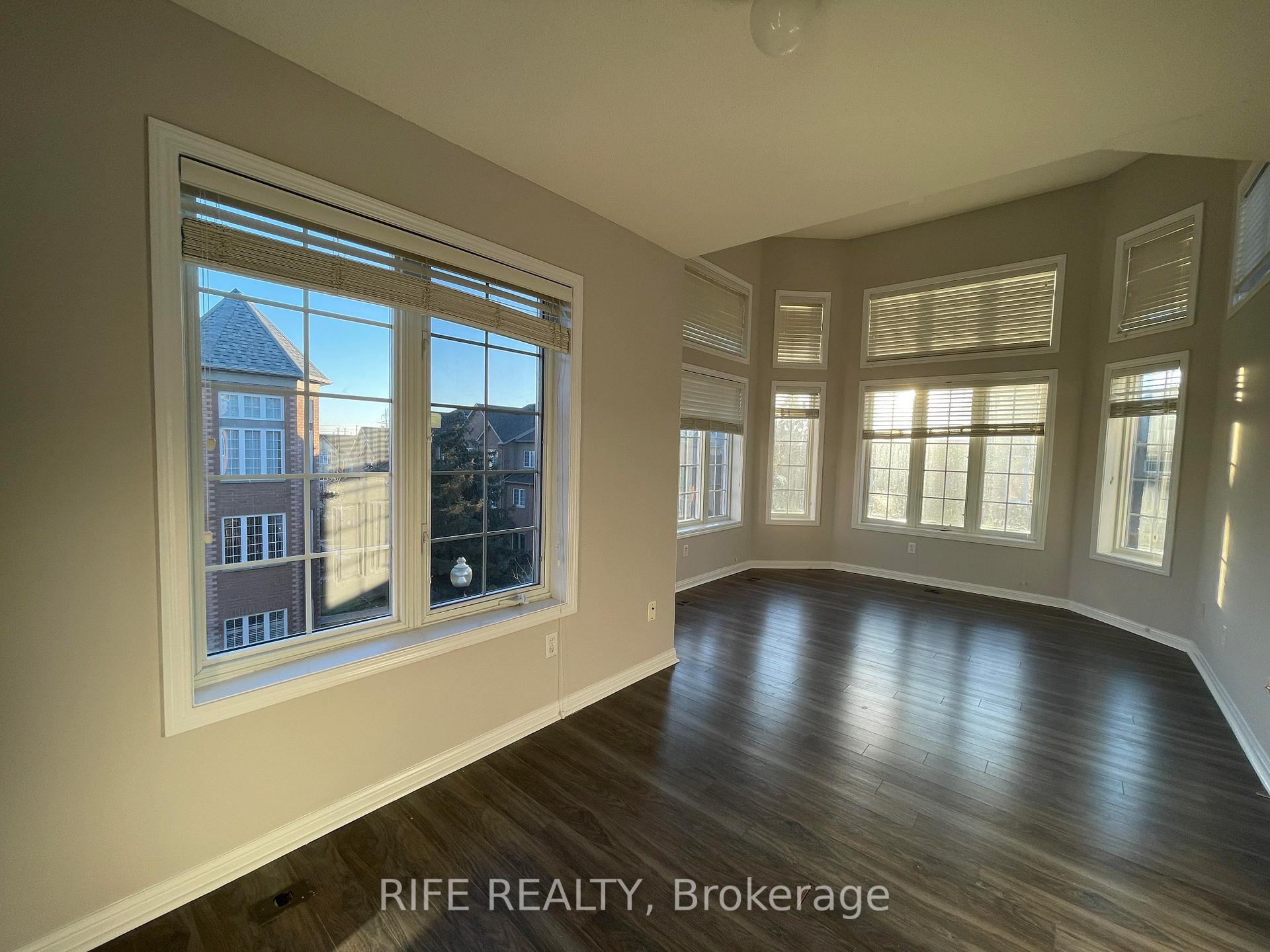 Photo 8 of Unit 1, 2 Alpen Way, Markham, Unionville — HOMEH
