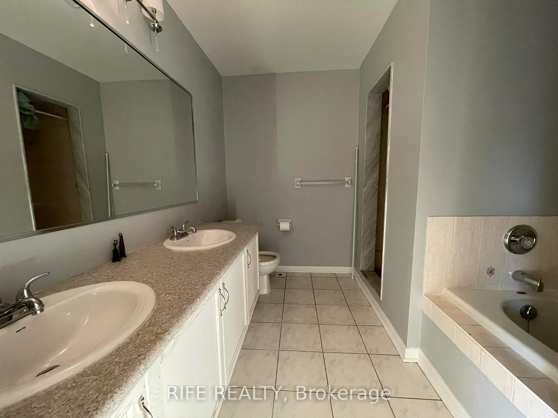 Photo 9 of Unit 1, 2 Alpen Way, Markham, Unionville — HOMEH