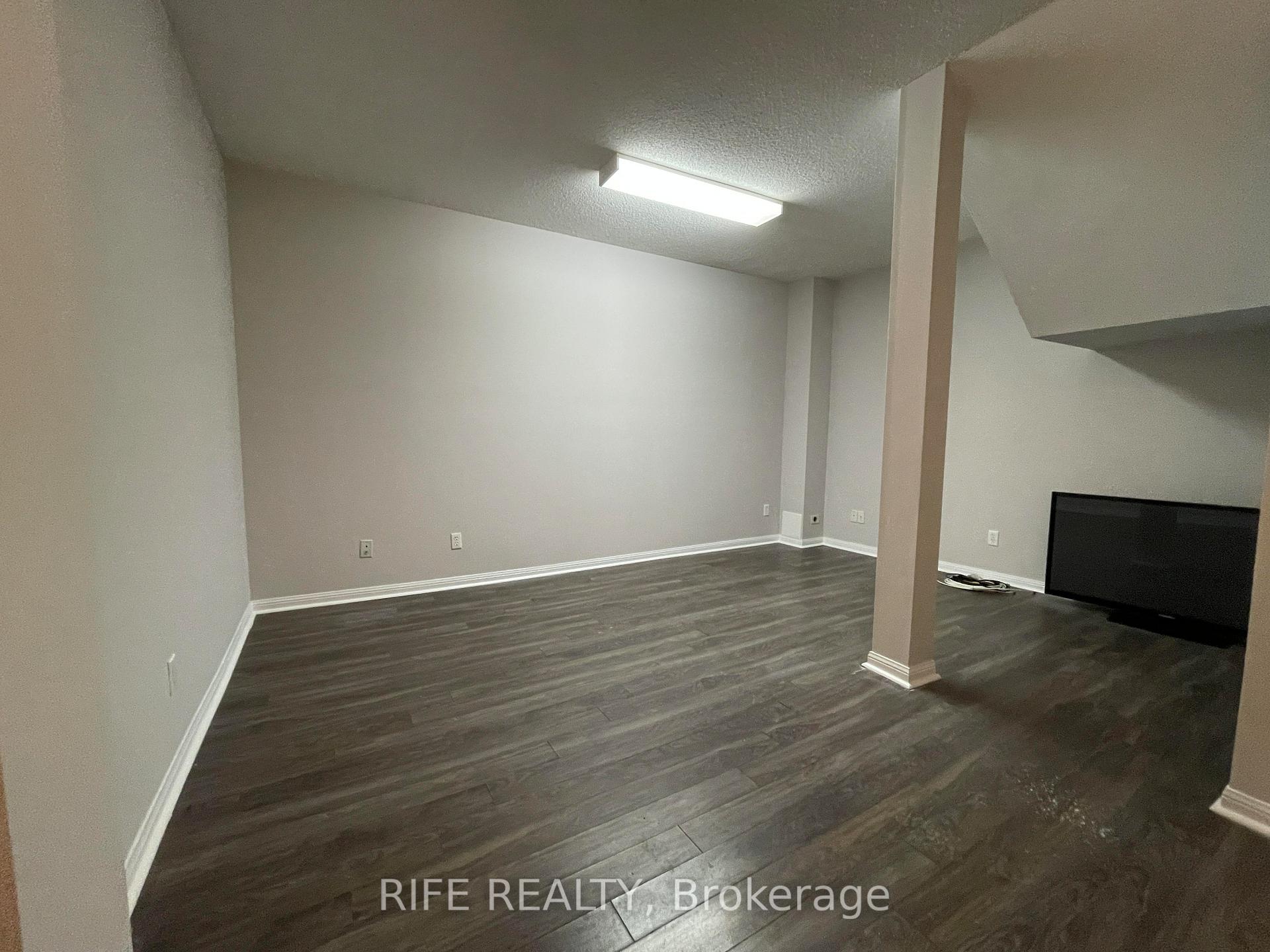 Photo 11 of Unit 1, 2 Alpen Way, Markham, Unionville — HOMEH