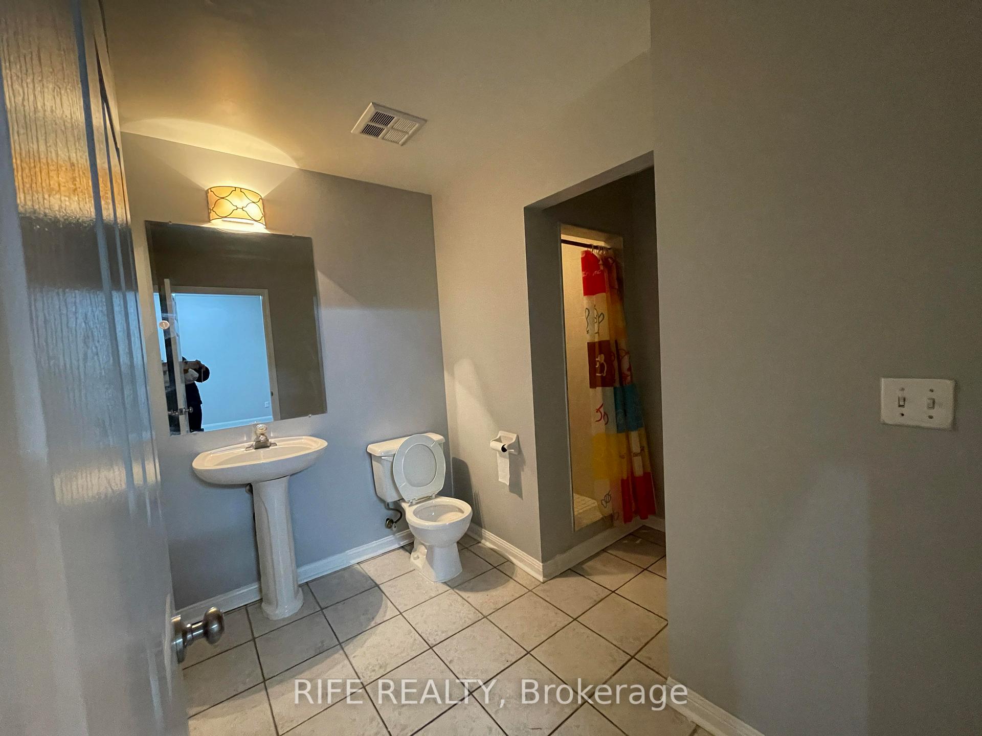 Photo 12 of Unit 1, 2 Alpen Way, Markham, Unionville — HOMEH