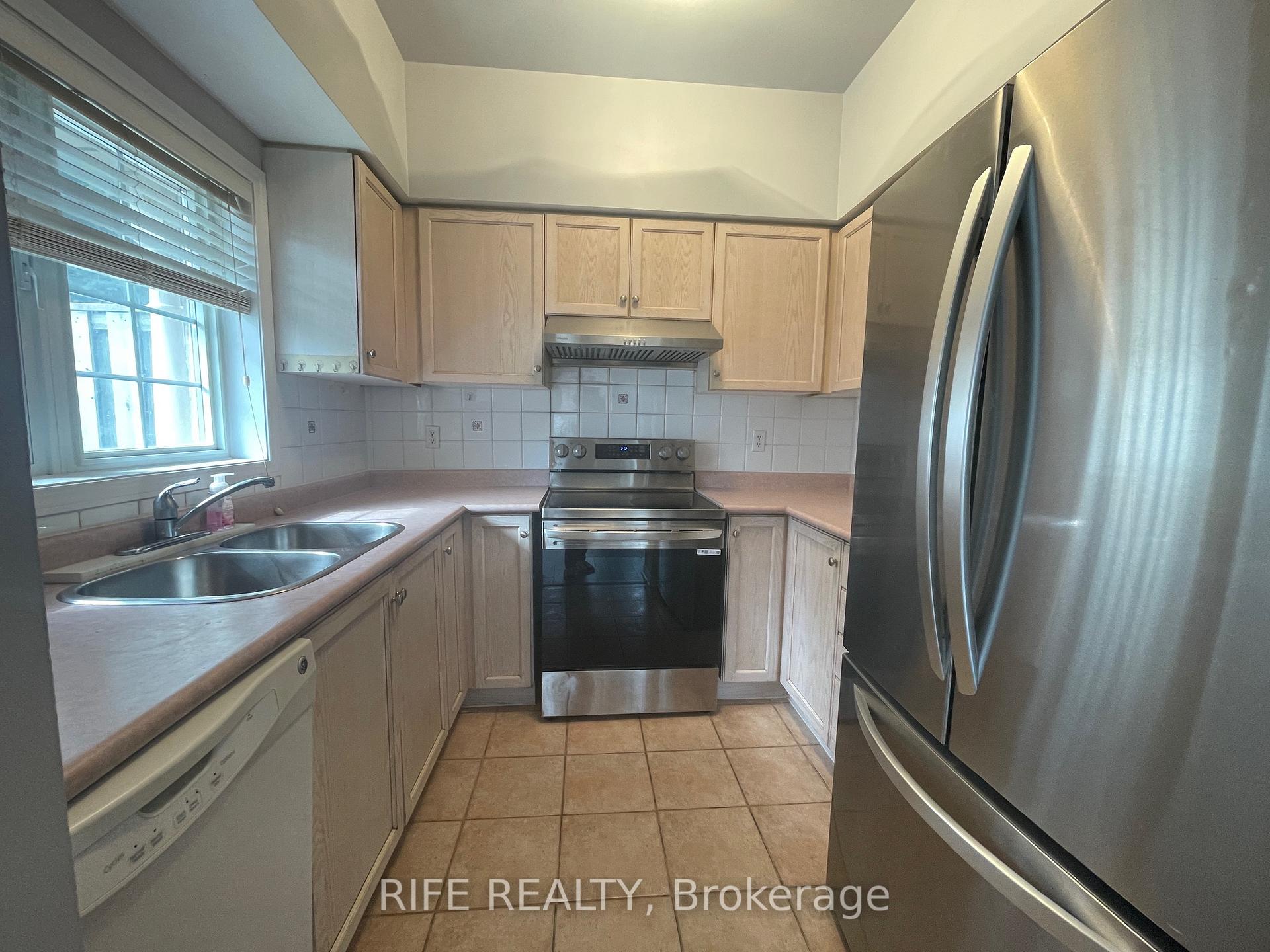Photo 13 of Unit 1, 2 Alpen Way, Markham, Unionville — HOMEH