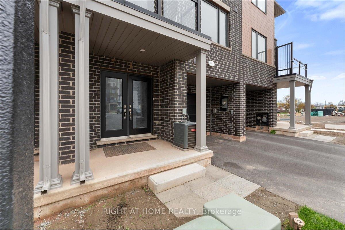 Photo 5 of 52 Dryden Lane, Hamilton, McQuesten — HOMEH