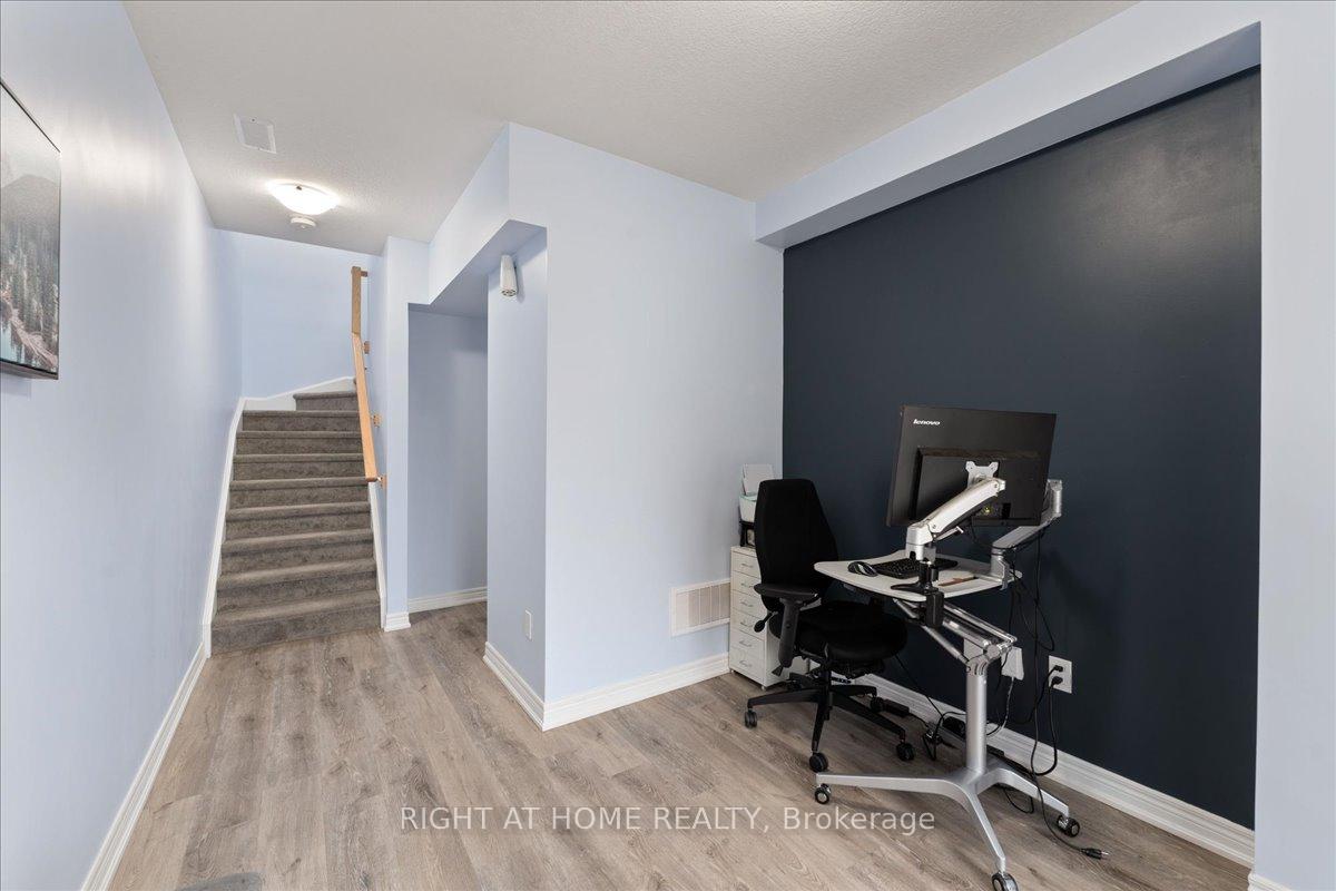 Photo 7 of 52 Dryden Lane, Hamilton, McQuesten — HOMEH