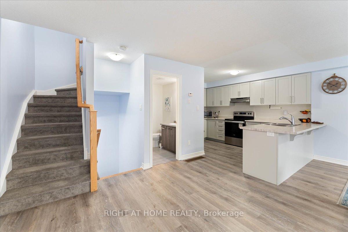 Photo 9 of 52 Dryden Lane, Hamilton, McQuesten — HOMEH