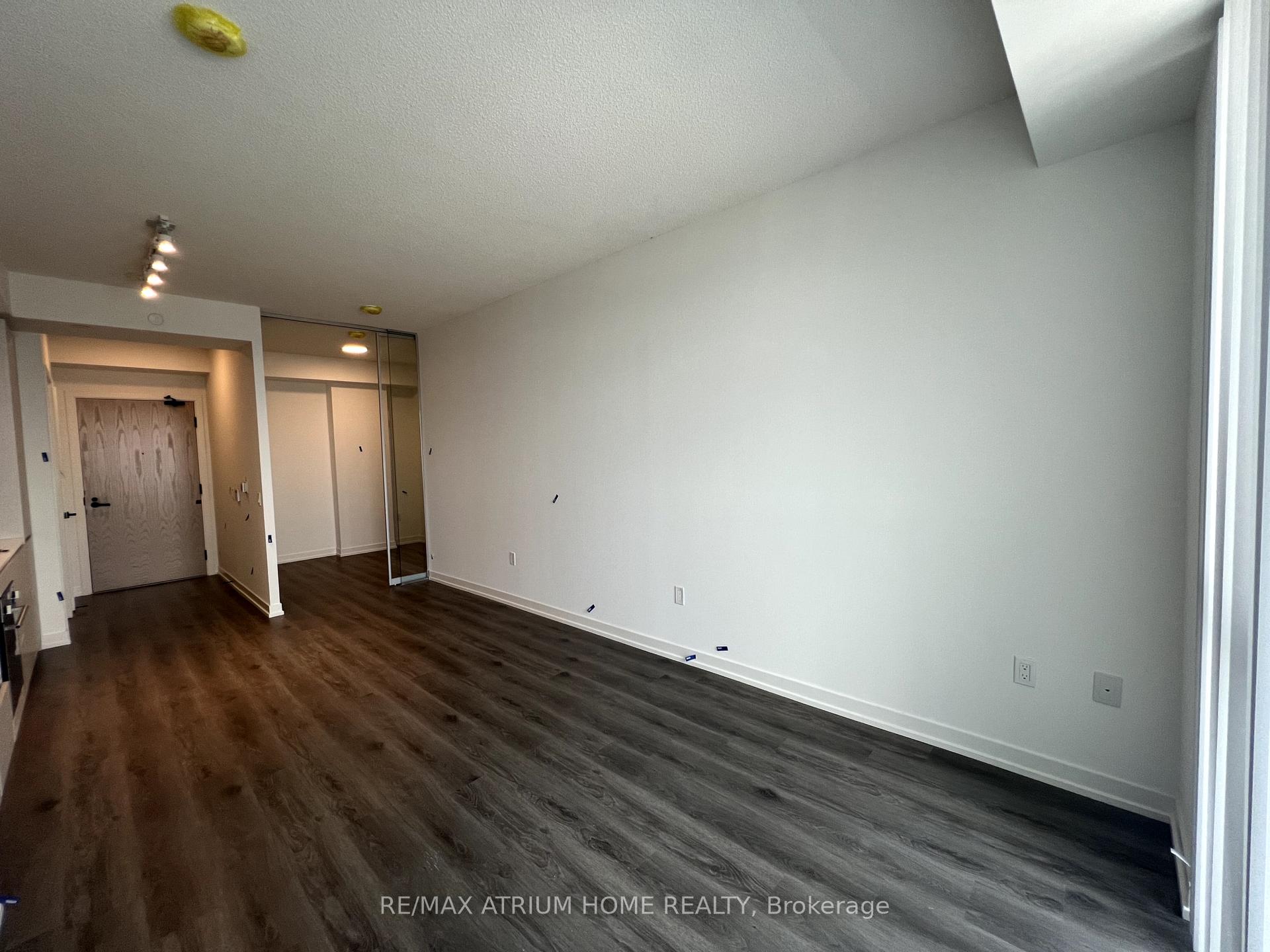 Photo 6 of Unit 4006, 28 Interchange Way, Vaughan, Vaughan Corporate Centre — HOMEH