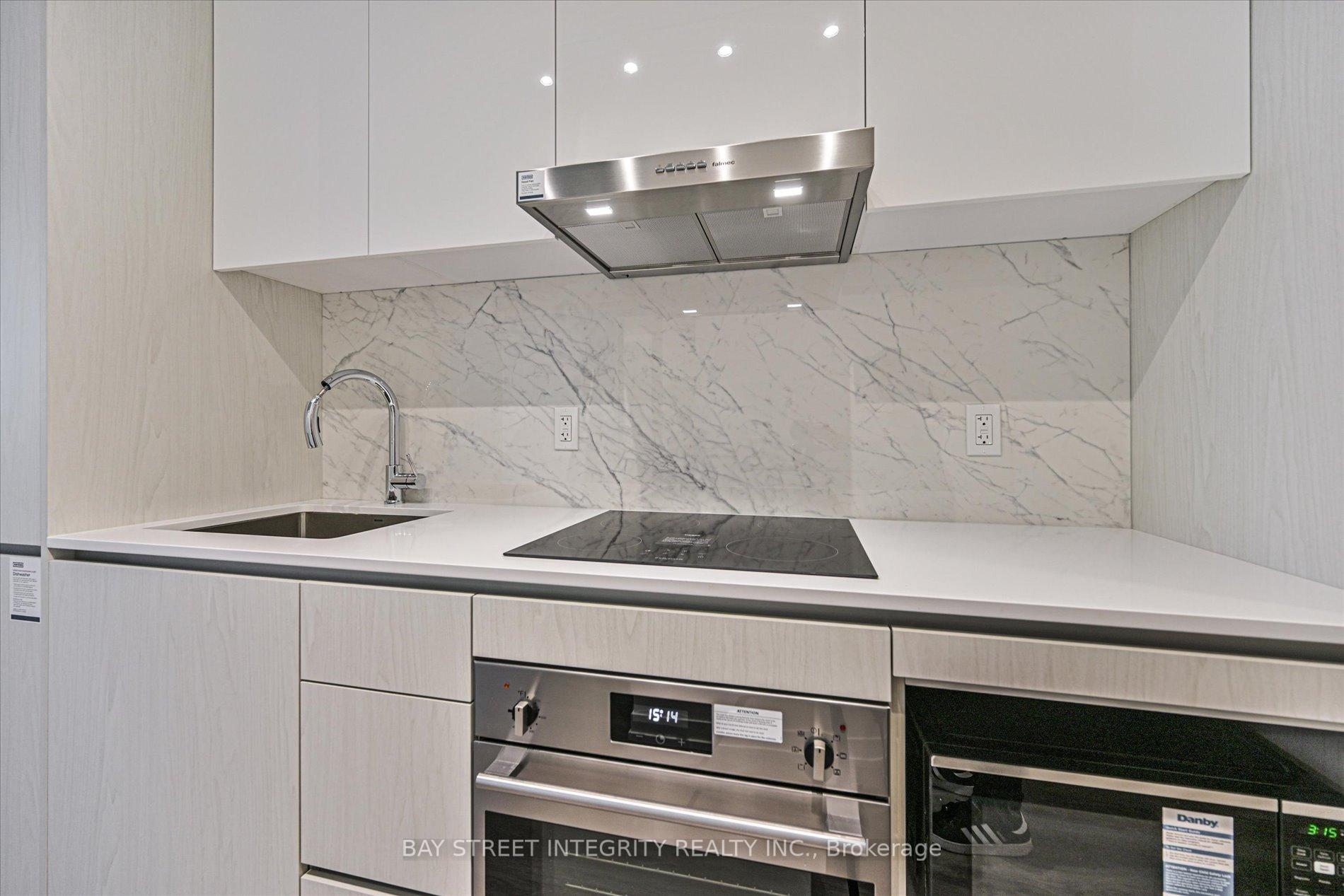 Photo 6 of Unit 2915, 28 Interchange Way, Vaughan, Vaughan Corporate Centre — HOMEH