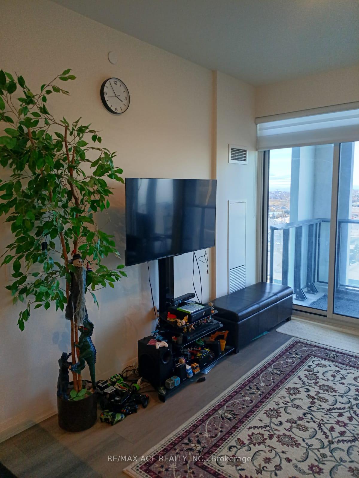 Photo 4 of Unit 1210, 9000 Jane Street E, Vaughan, Vellore Village — HOMEH
