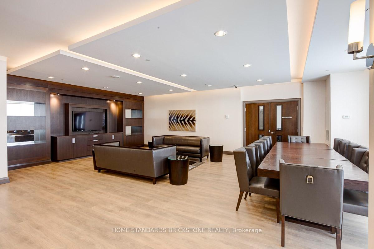 Photo 9 of Unit 2802, 7171 Yonge Street, Markham, Thornhill — HOMEH