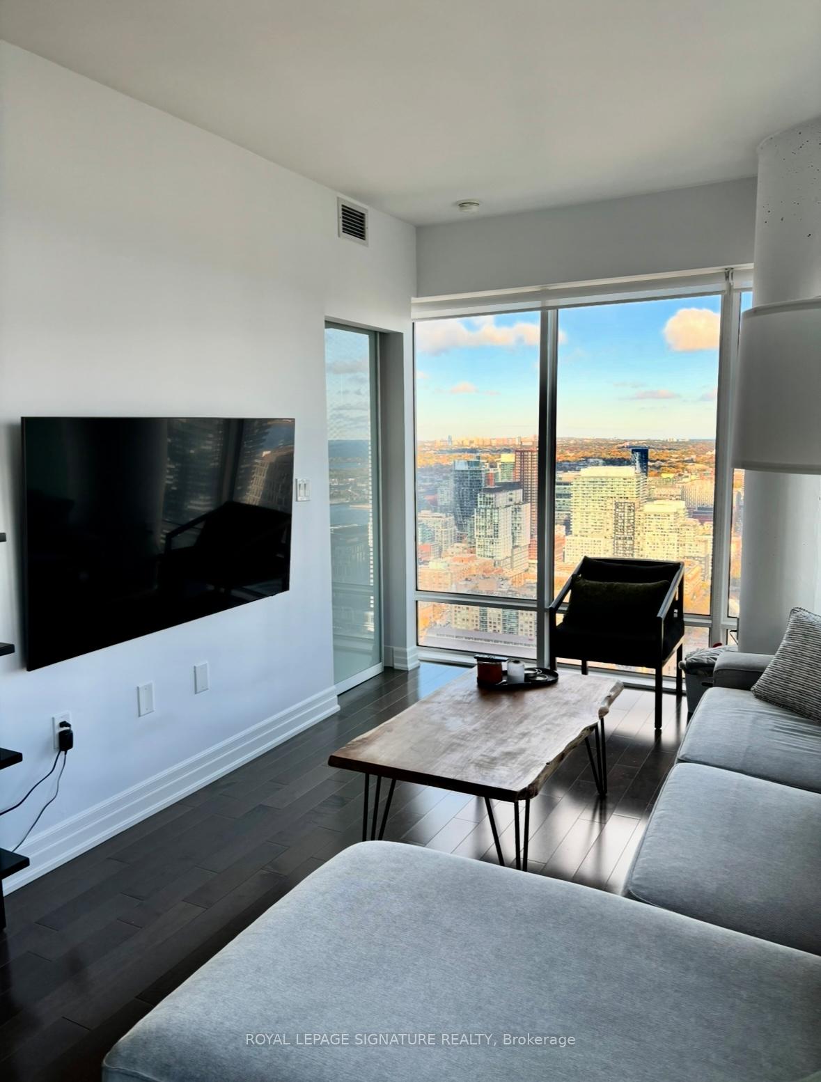 Photo 4 of Unit 4510, 8 The Esplanade, Toronto, Waterfront Communities — HOMEH