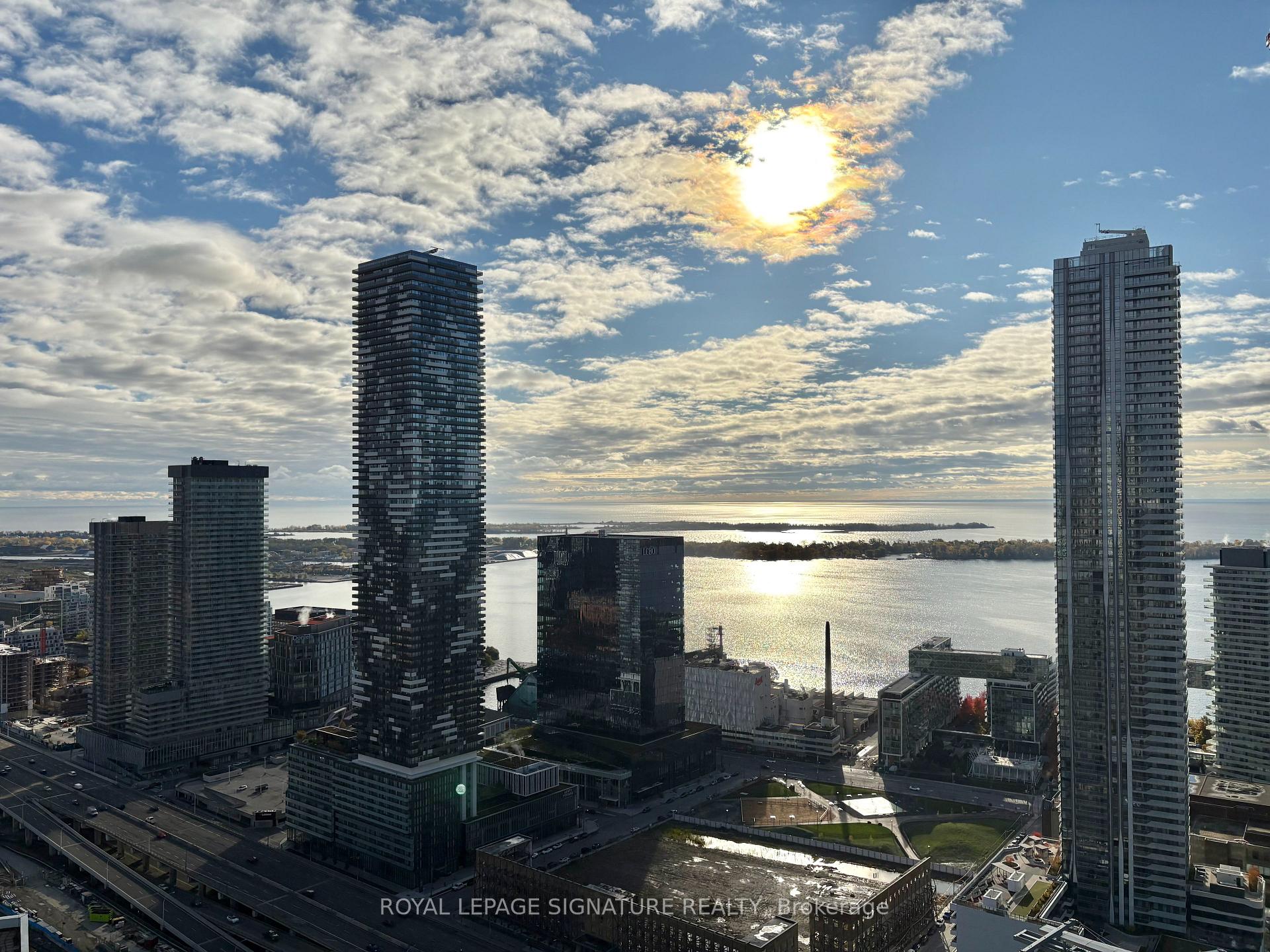 Photo 8 of Unit 4510, 8 The Esplanade, Toronto, Waterfront Communities — HOMEH