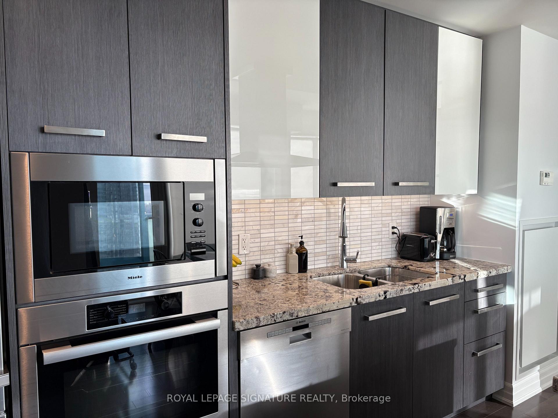 Photo 9 of Unit 4510, 8 The Esplanade, Toronto, Waterfront Communities — HOMEH