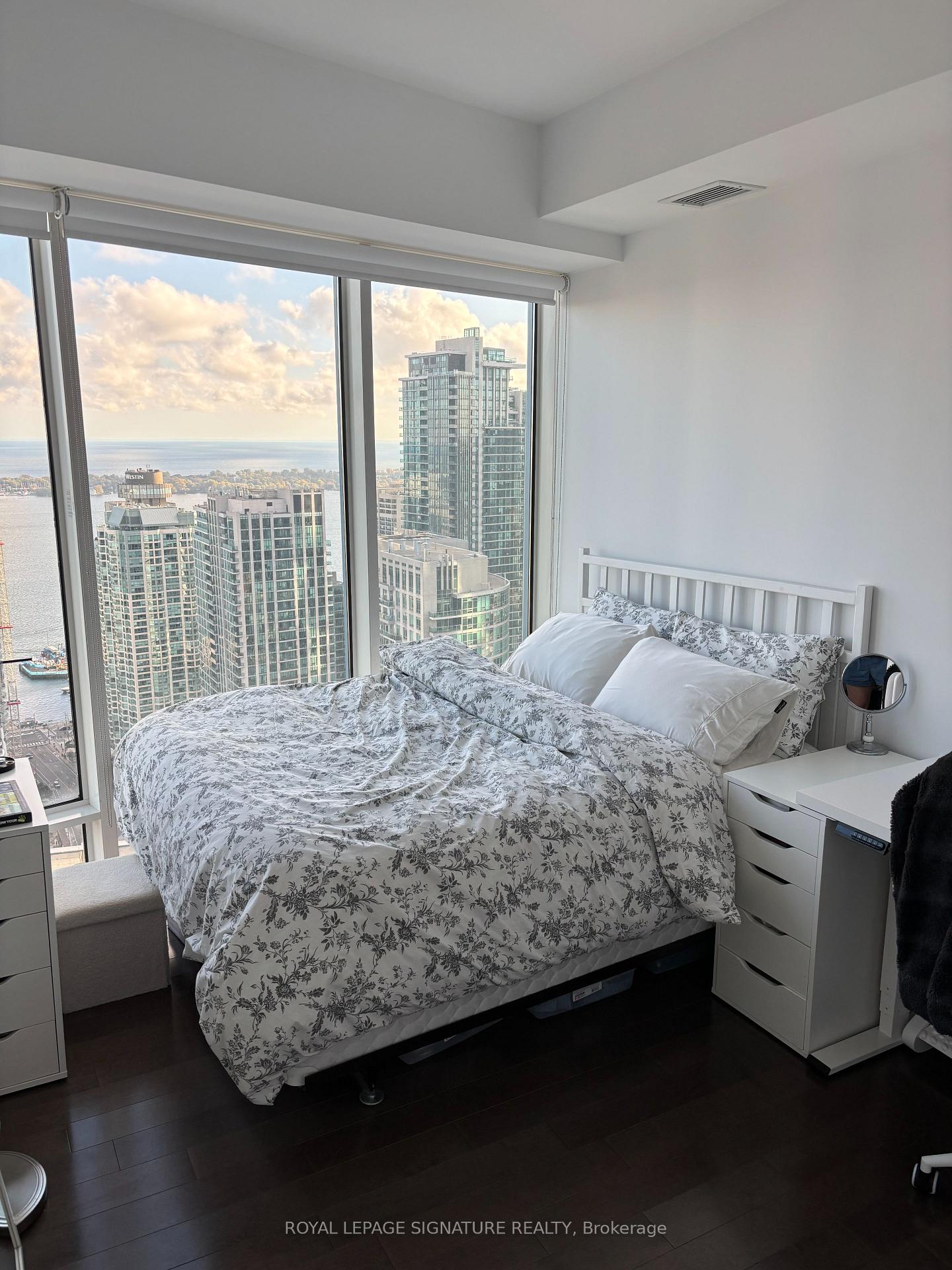 Photo 15 of Unit 4510, 8 The Esplanade, Toronto, Waterfront Communities — HOMEH