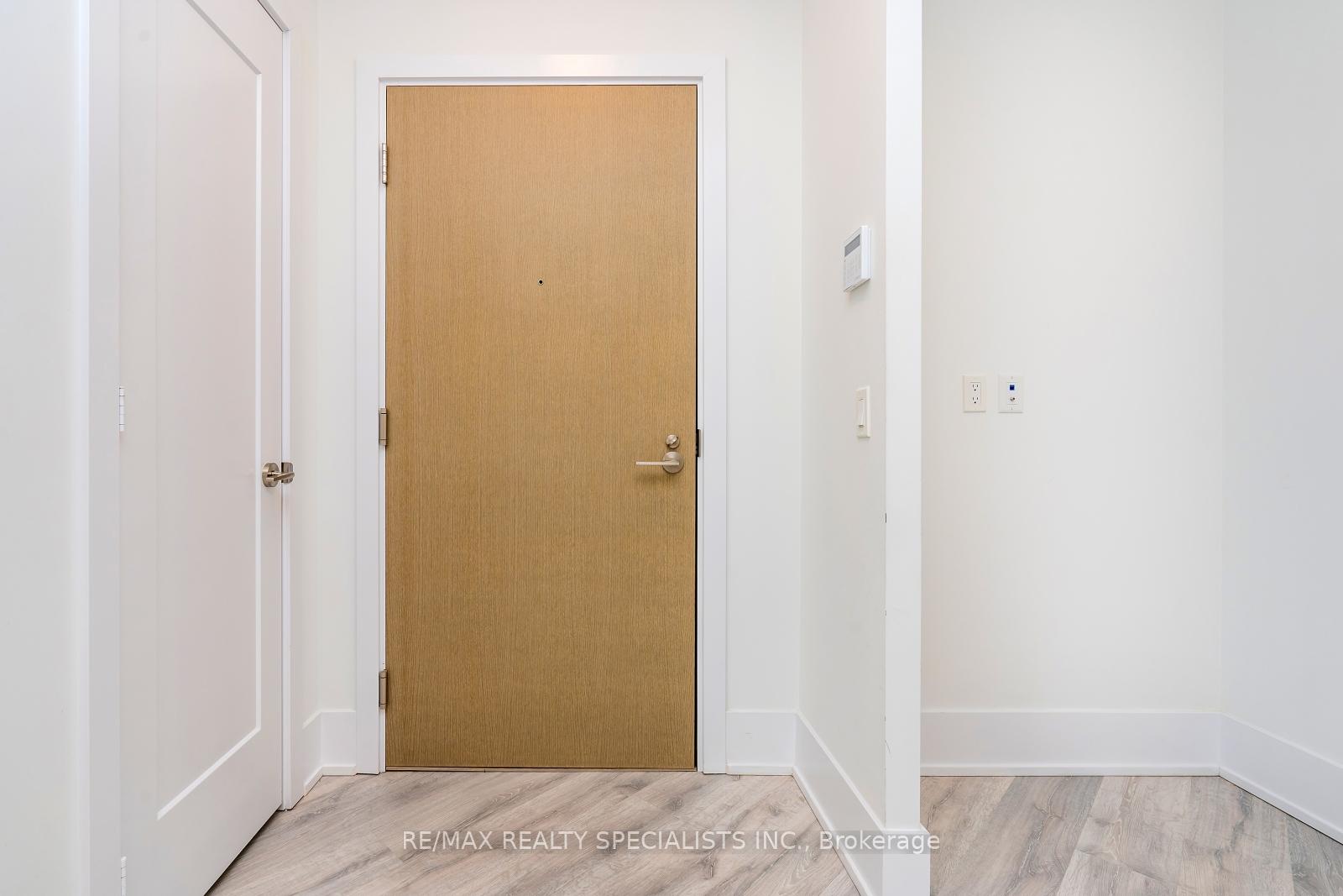 Photo 6 of Unit 608, 1 Edgewater Drive, Toronto, Waterfront Communities — HOMEH