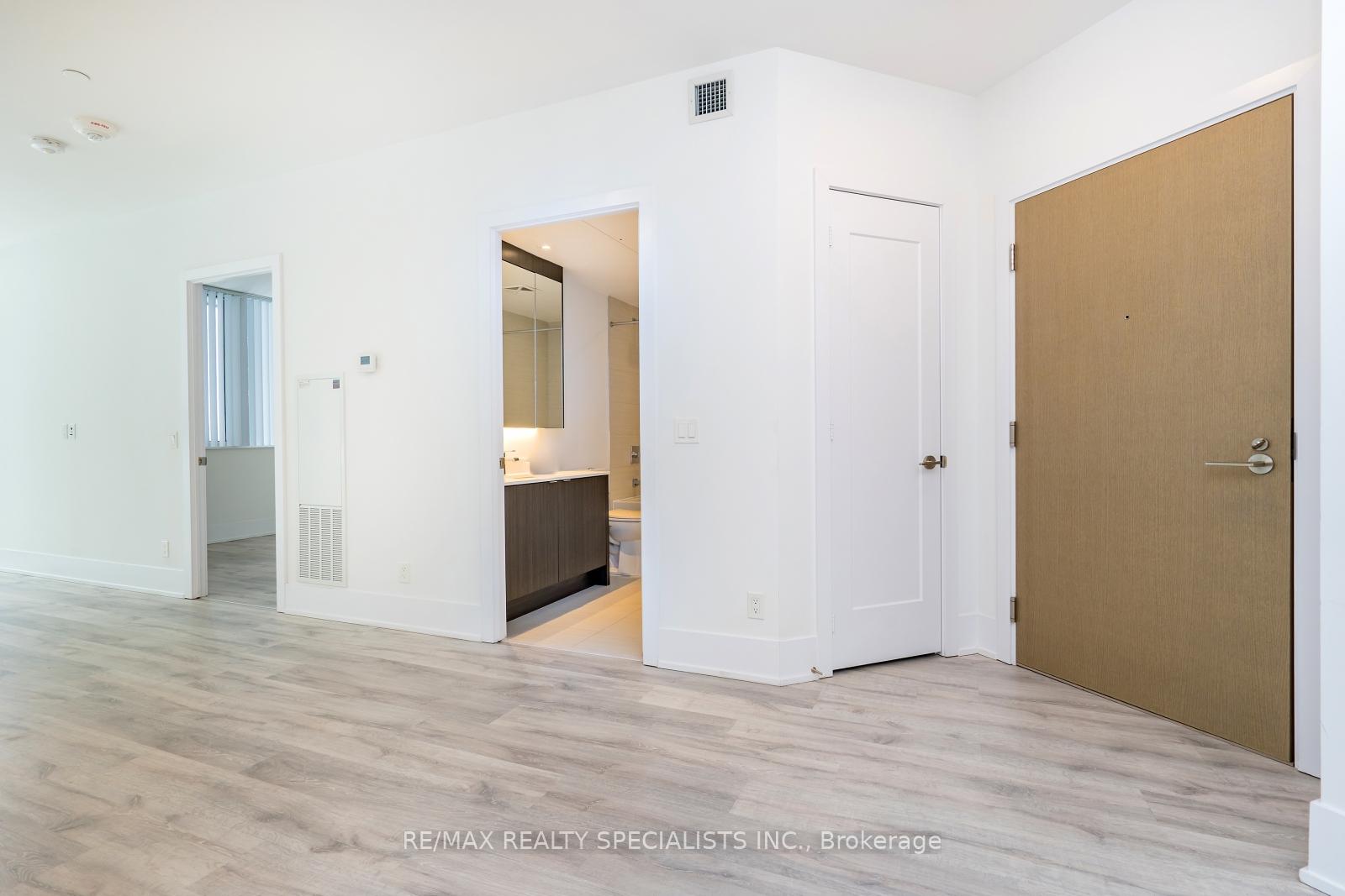 Photo 8 of Unit 608, 1 Edgewater Drive, Toronto, Waterfront Communities — HOMEH