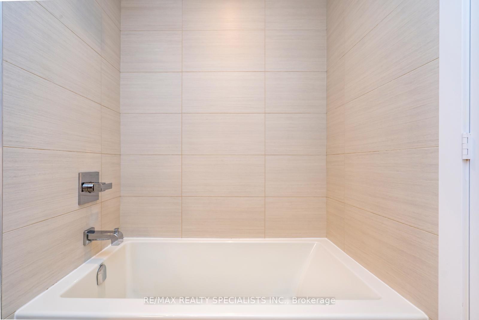 Photo 10 of Unit 608, 1 Edgewater Drive, Toronto, Waterfront Communities — HOMEH