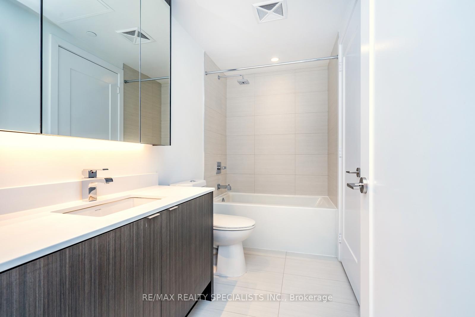 Photo 12 of Unit 608, 1 Edgewater Drive, Toronto, Waterfront Communities — HOMEH
