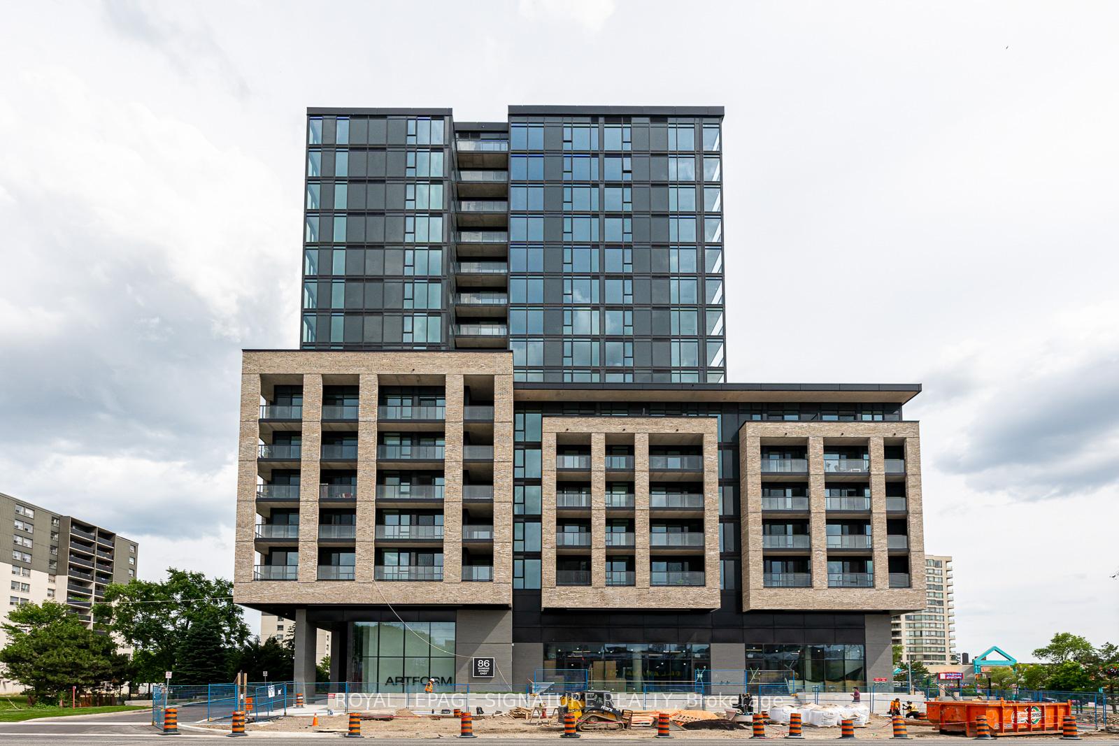 Front of Unit 913, 86 Dundas Street E