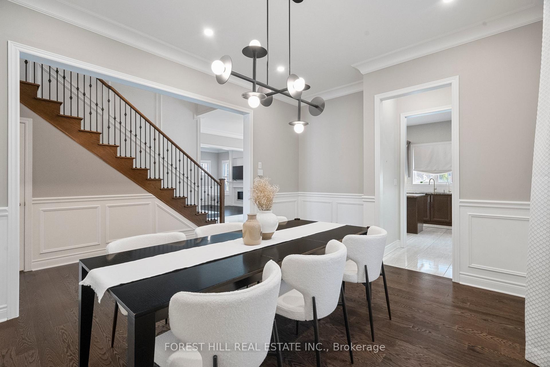 Photo 6 of 17 Ken Sinclair Crescent, Aurora, Aurora Estates — HOMEH