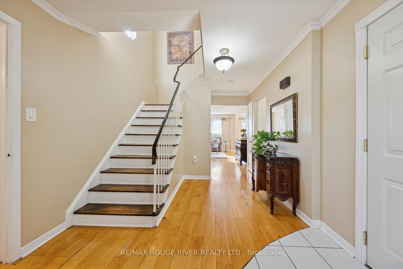Photo 3 of 55 Loscombe Drive, Clarington, Bowmanville — HOMEH