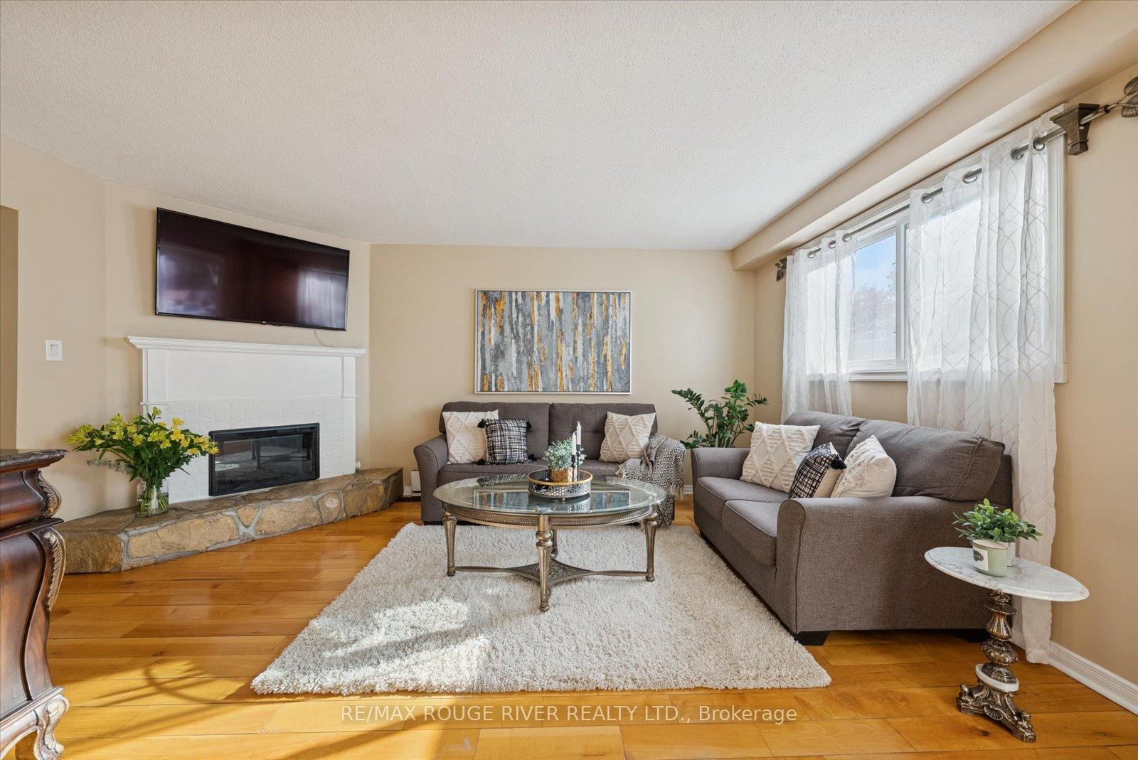 Photo 4 of 55 Loscombe Drive, Clarington, Bowmanville — HOMEH